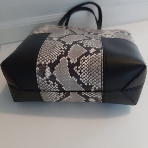 SOLD Tory Burch Block-T Embossed Snake bag - Picture 3 of 6